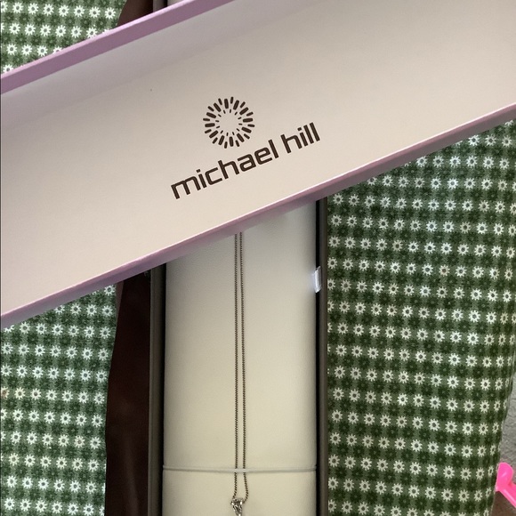 Cubic zirconia pendant and chain - Picture 2 of 3